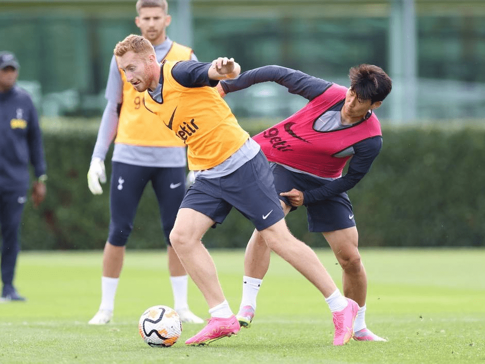 拱手相让 拱手相让