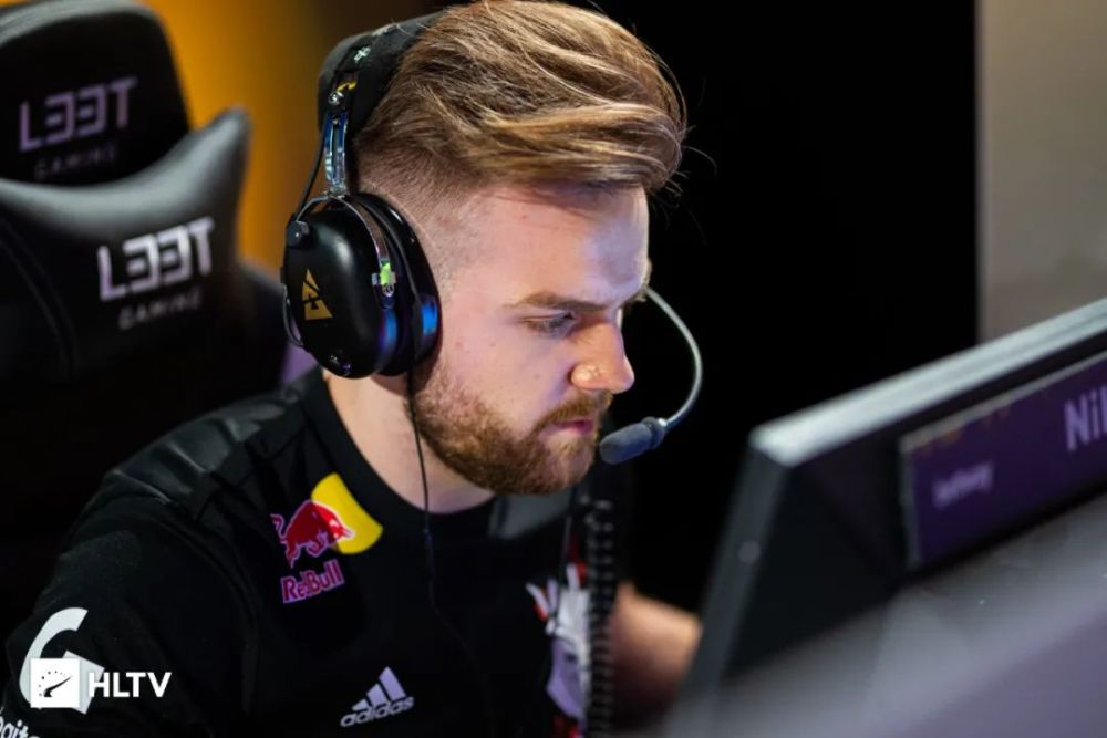 湖人强势起 湖人强势起